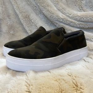 Steve Madden Womens slide on Camo sneakers